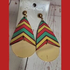 Fashion Jewelry dangle wood gold tone yellow/red/green earrings